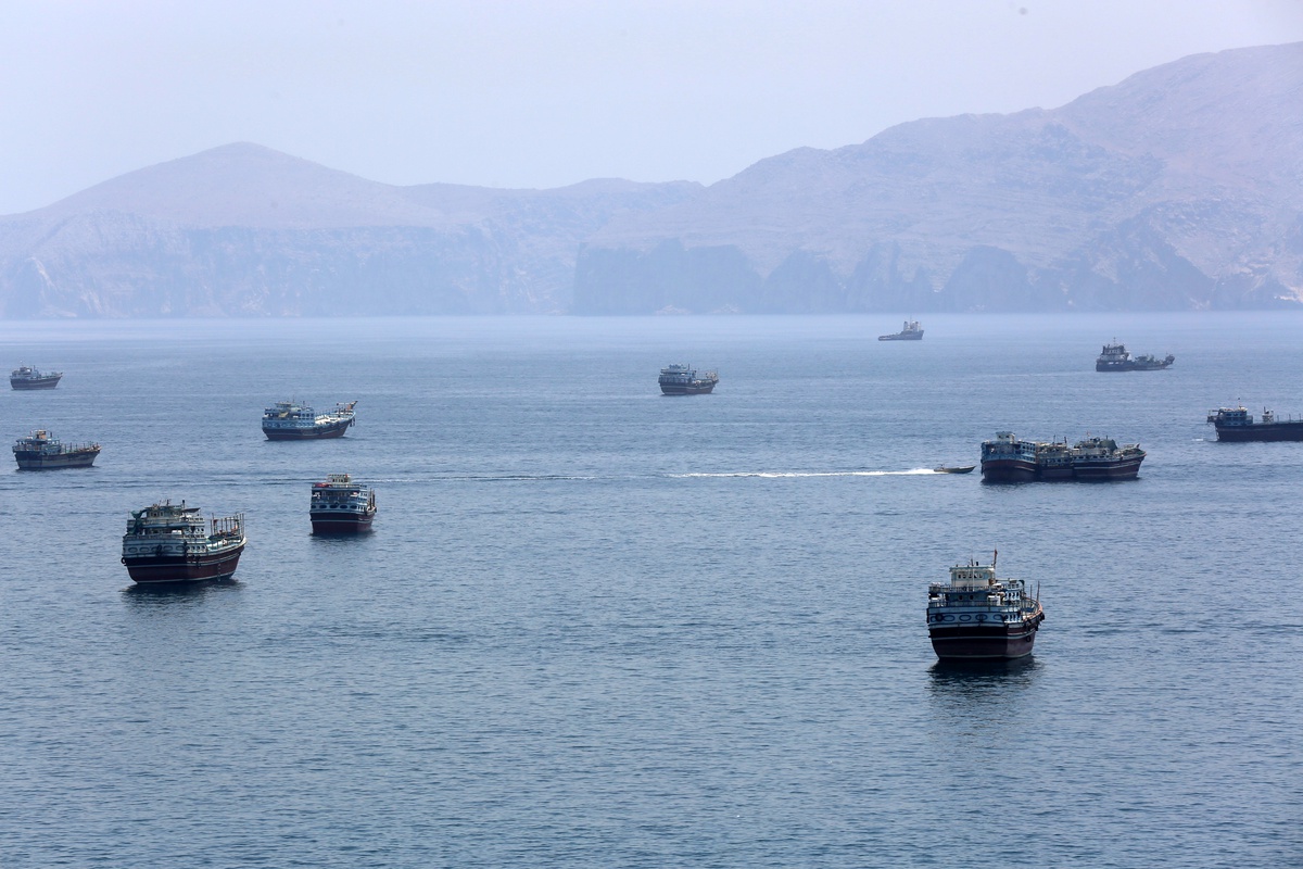 İran, Hürmüz Boğazı'nın doğusunda düşman insansız deniz aracını vurdu