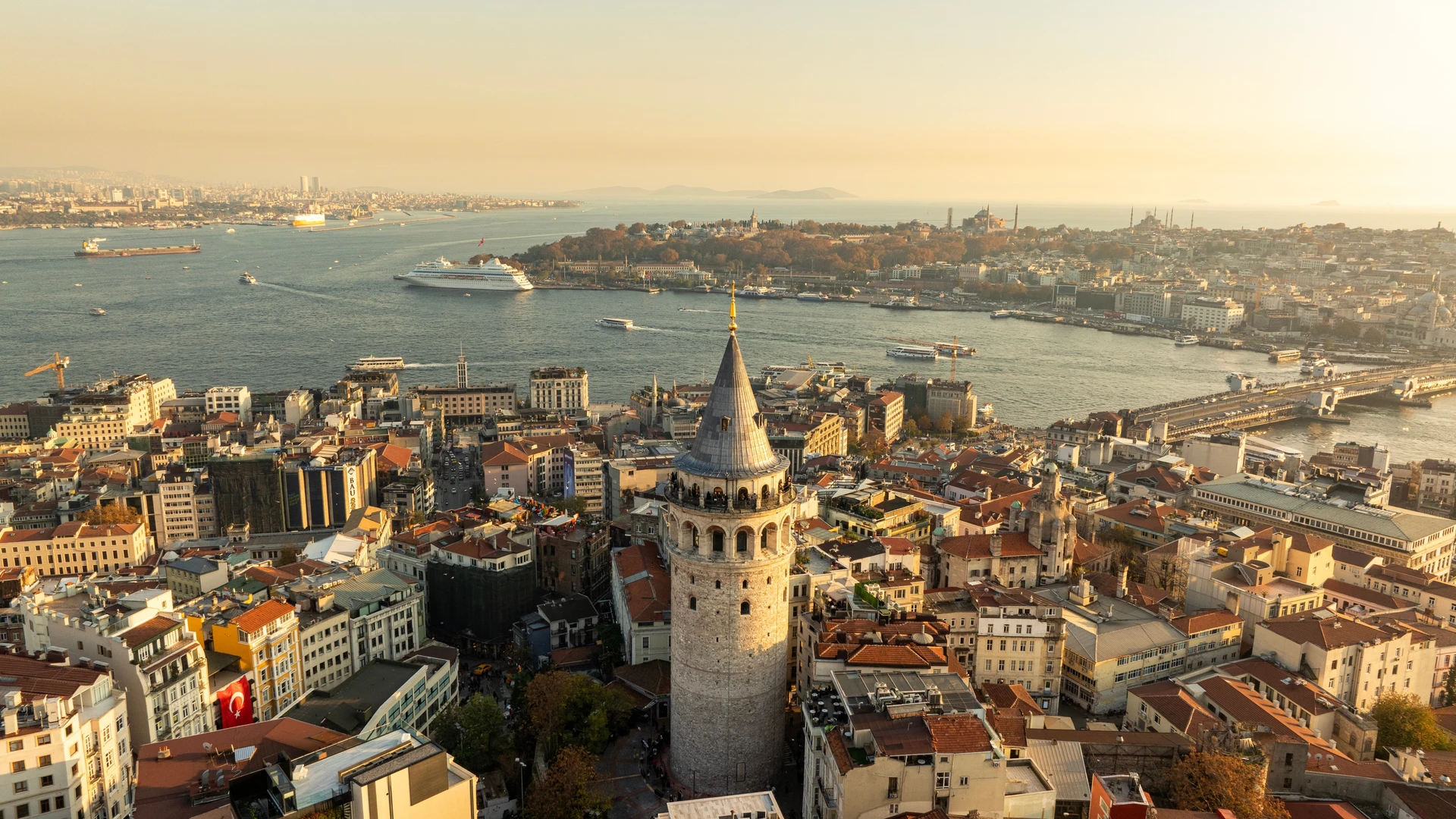 İstanbul'a 2026'da kaç turist geldi? 2025'i solladı: Zirvede o ülke var