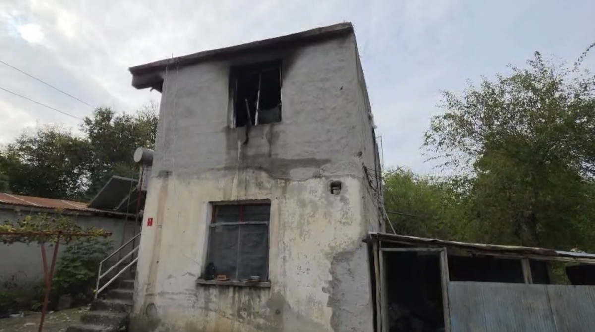 Osmaniye'nin Kadirli ilçesine bağlı Aydınlar köyünde evde çıkan yangında 1 kişi öldü