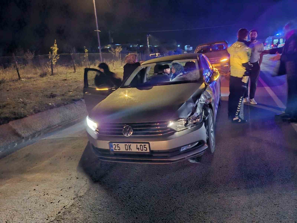 Bingöl Ilıcalar'da yolun karşısına geçen 2 kişiye otomobil çarptı, ağır yaralandılar
