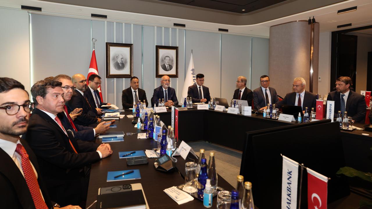Halkbank, Üçüncü Halka Arz İçin Yatırımcılarla Buluştu