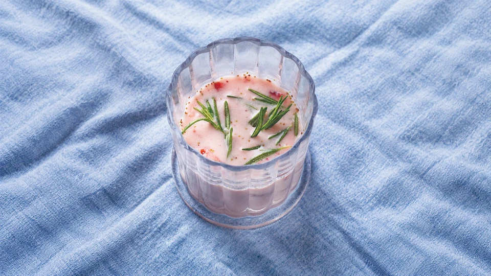 Çilekli Biberiyeli Smoothie Tarifi