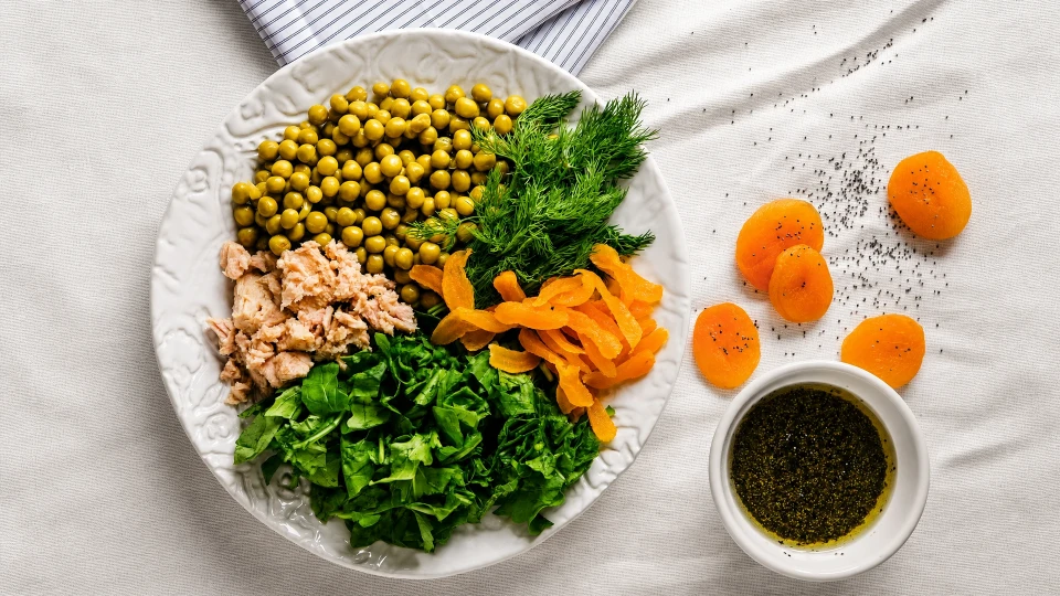 Rokalı Kayısılı Ton Balıklı Salata Tarifi