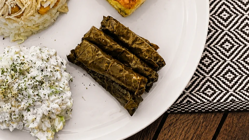 Ekşili Yaprak Sarma Tarifi