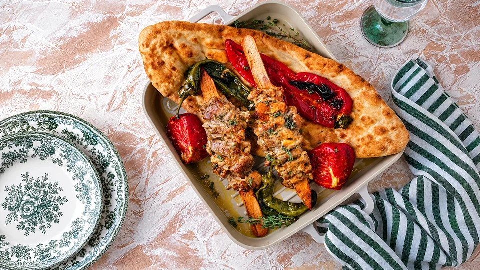 Yoğurtlu & Sumaklı Tavuk Şiş Tarifi