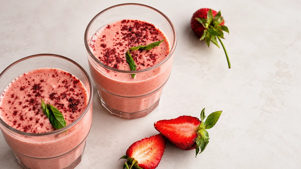 Çilekli Sumaklı Smoothie Tarifi