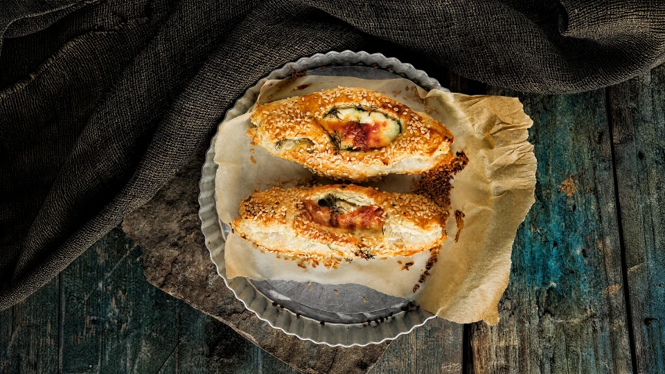 Pastırmalı Milföylü Karnıyarık Börek Tarifi - Pratik Yapılışı | GZT Yemek Tarifleri